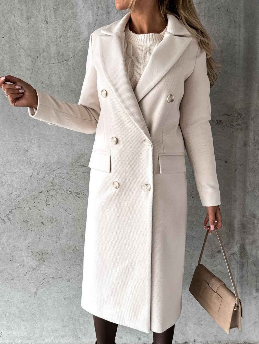Abrigo elegante de invierno cálido y con estilo