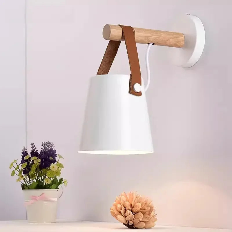 Aplique de Pared Nórdico de Madera y Cuero | Lámpara Colgante de Mesita de Noche