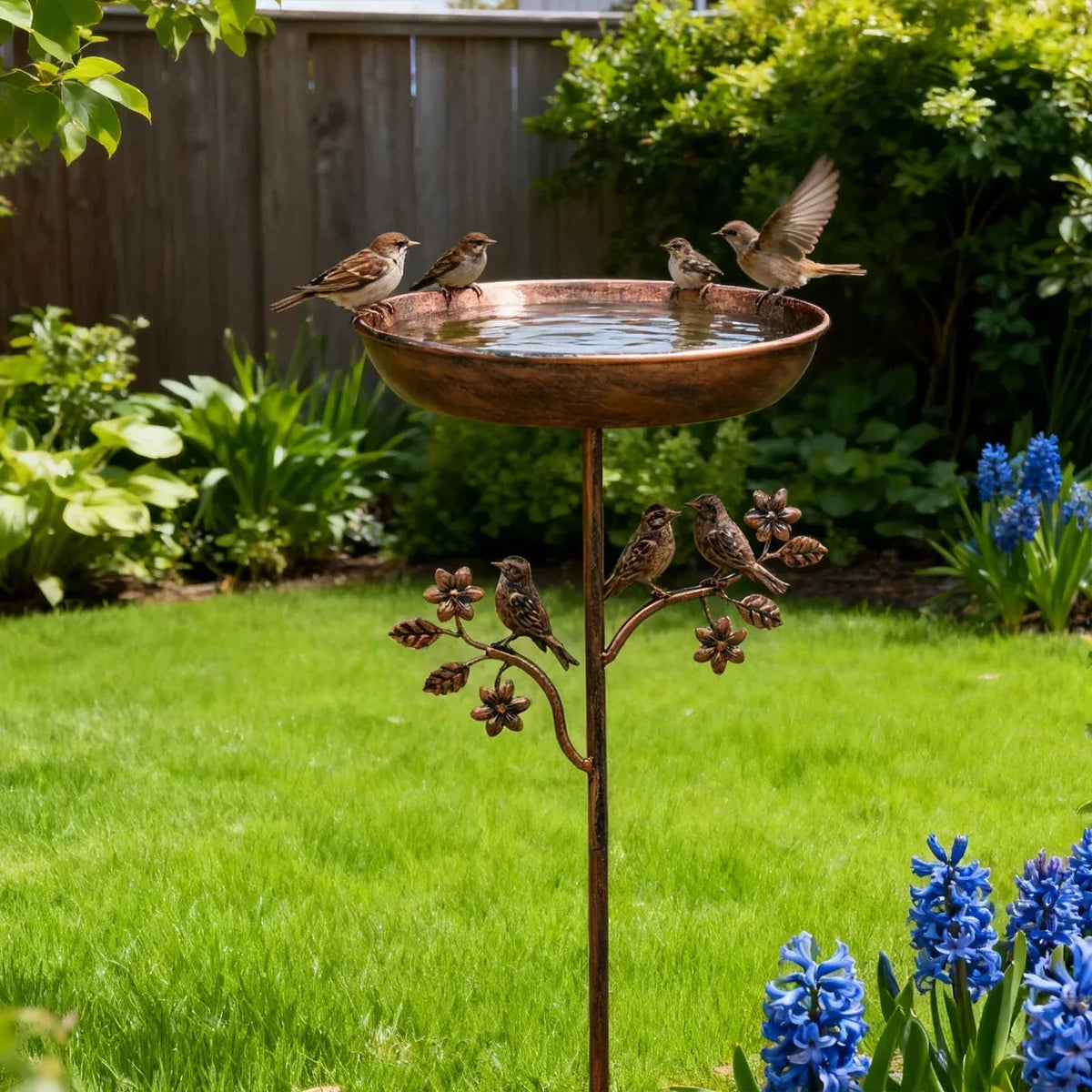Bebedero para pájaros de jardín con cuenco decorativo y estaca estable
