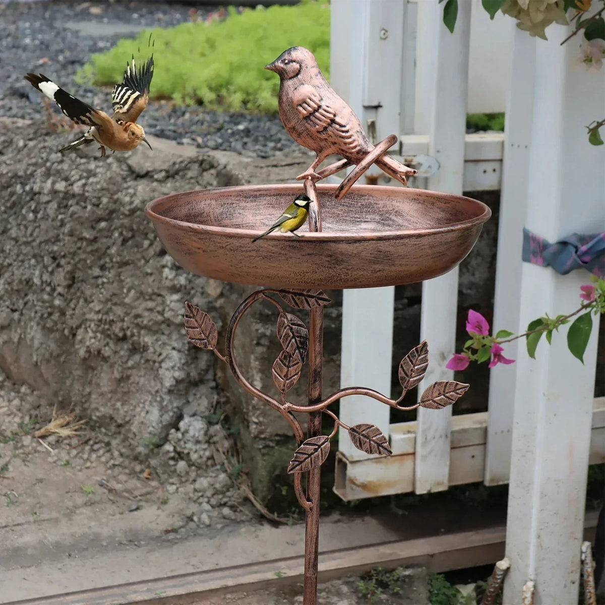Bebedero para pájaros de jardín con cuenco decorativo y estaca estable