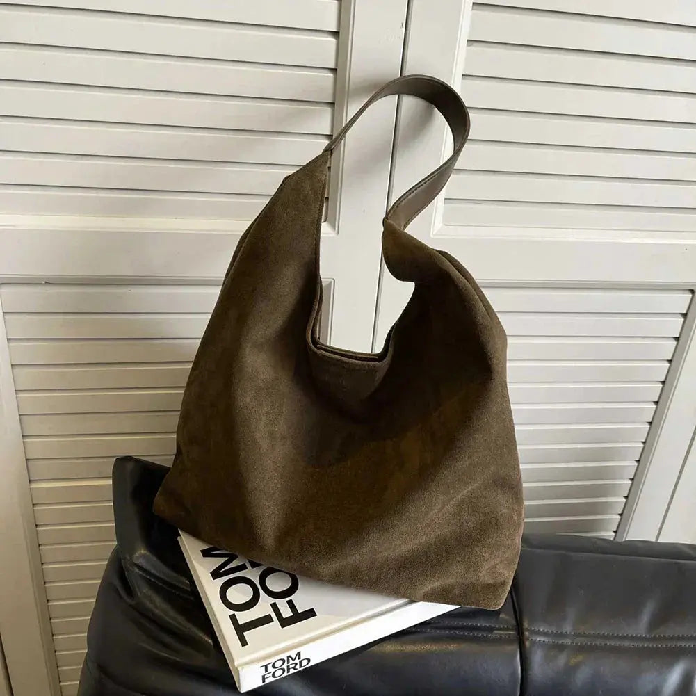 Bolso de hombro para mujer en ante suave con textura de lujo y elegancia boho