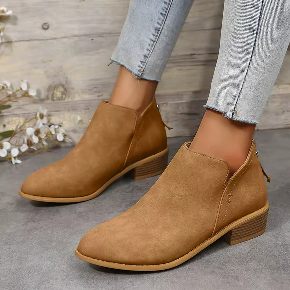Botines para mujer de tacón bajo y corte en V