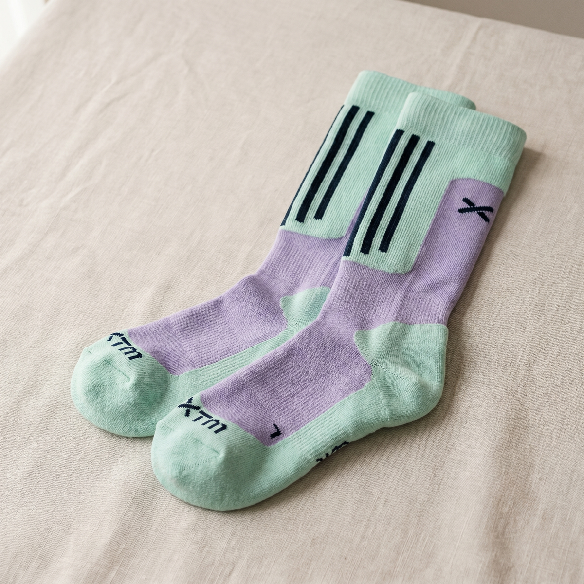 Calcetines de esquí unisex de lana merina | Diferentes grosores de material | Soporte para el arco del pie y acolchado en la espinilla