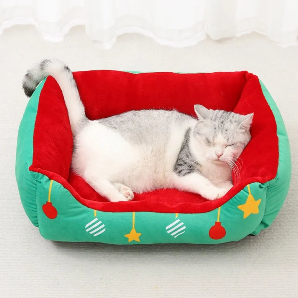 Cama cueva 2 en 1 para mascotas con diseño navideño y base antideslizante