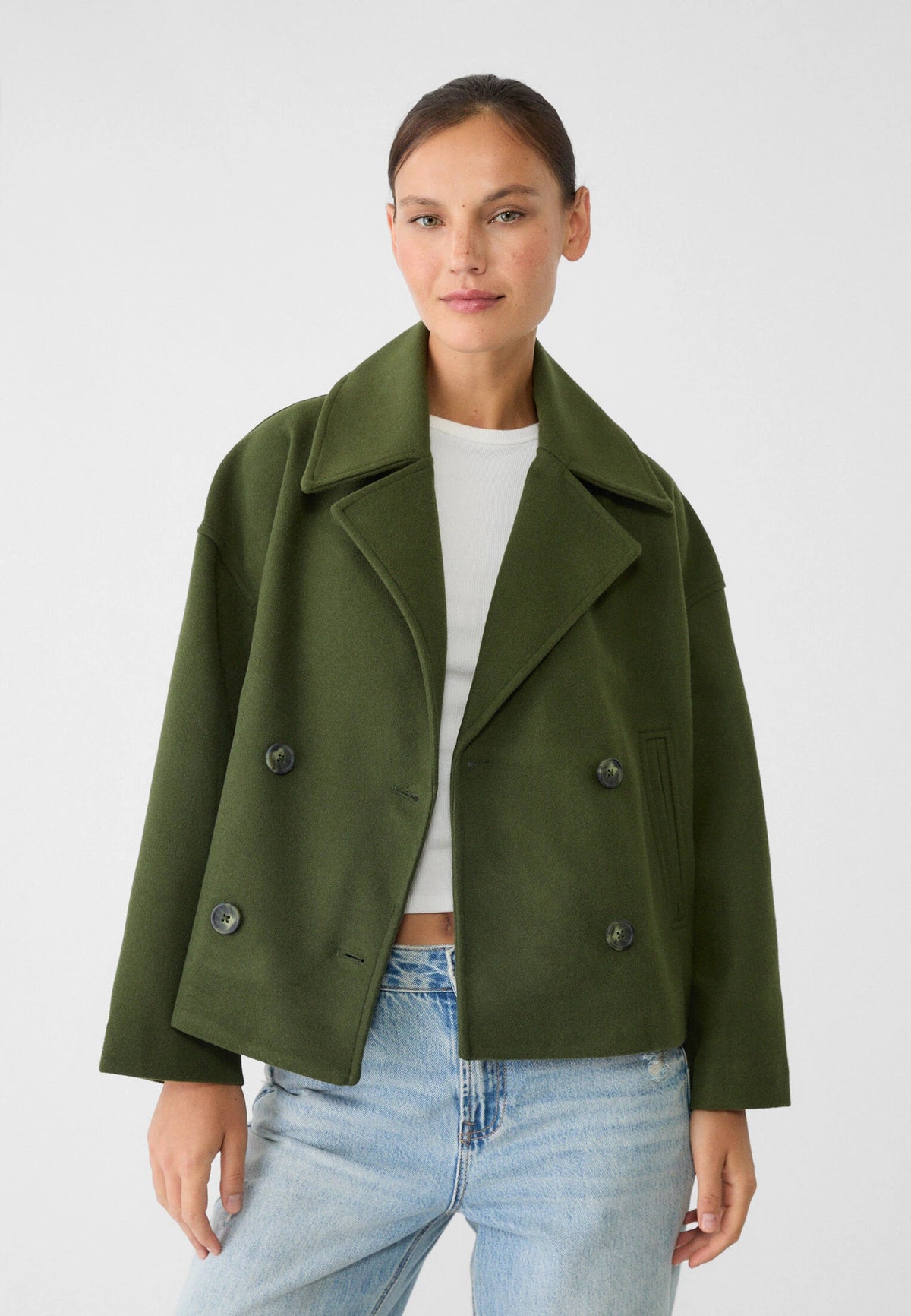 Chaqueta corta con doble abotonadura - Elegante y funcional