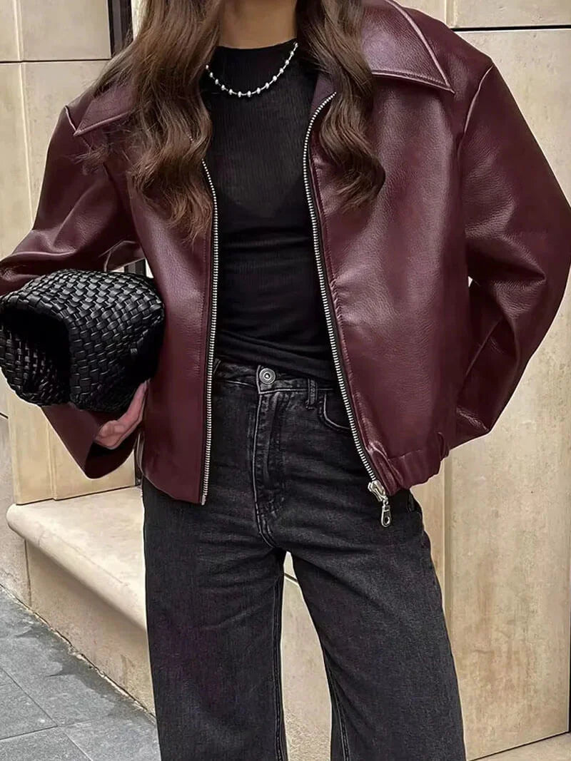 Chaqueta de cuero sintético para mujer en color burdeos