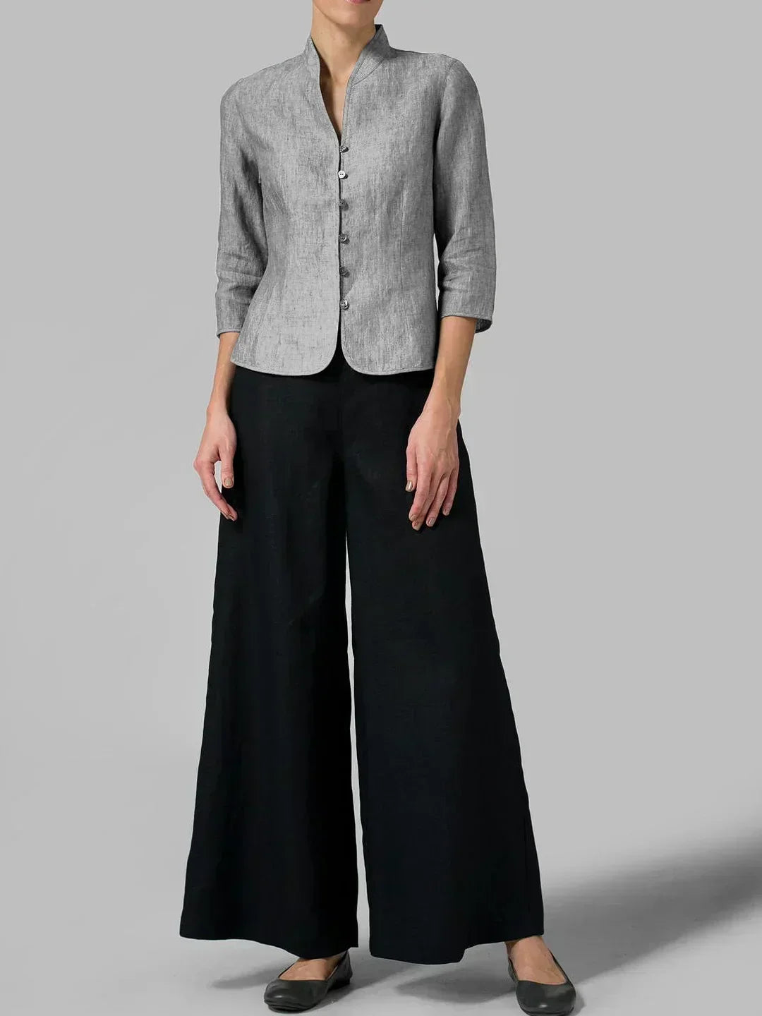 Chaqueta de mujer con botones frontales, manga 3/4 y cuello mao