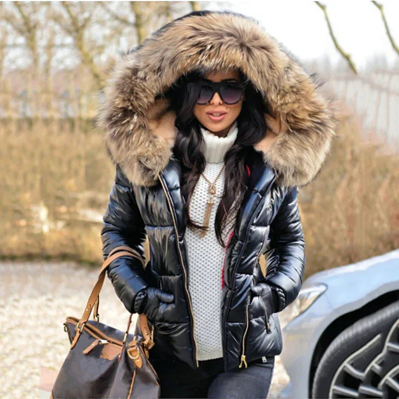 Chaqueta plumífera para mujer con capucha de pelo sintético
