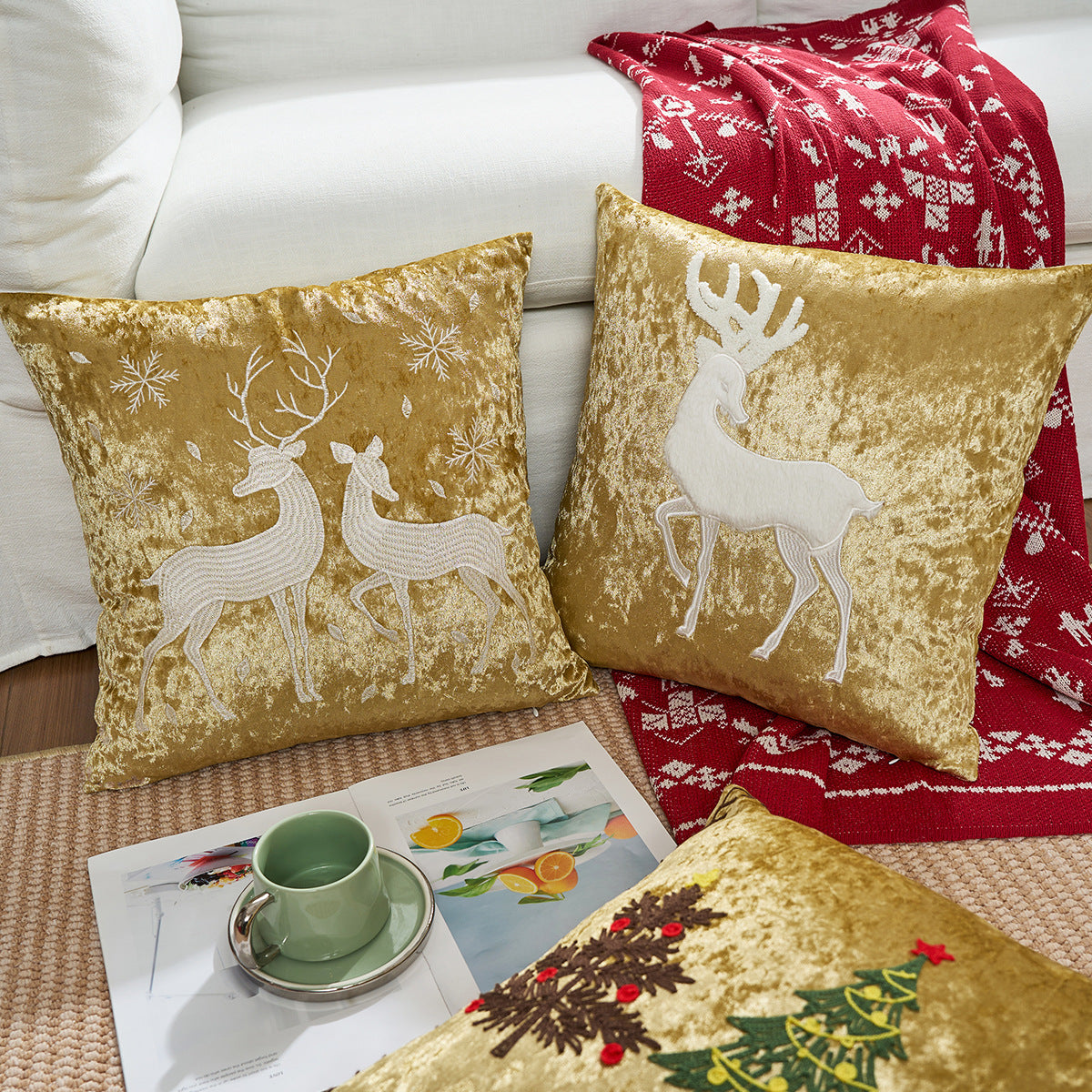 Cojín decorativo de terciopelo con motivo de reno aplicado