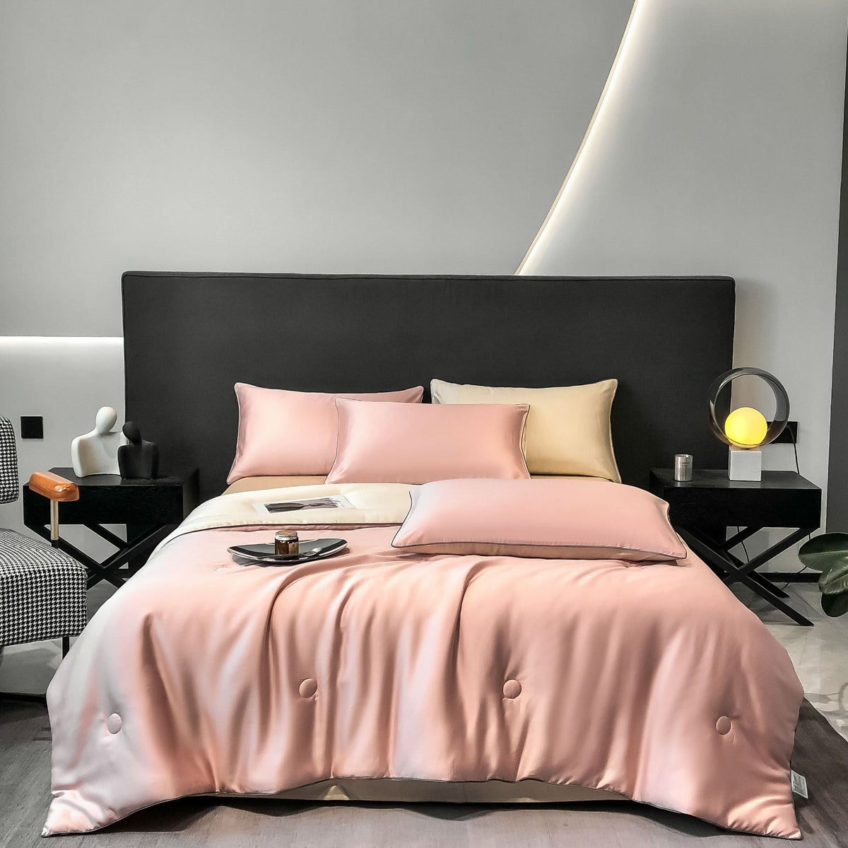 Cubrecama de satén de seda y algodón con borde acolchado y fundas de almohada