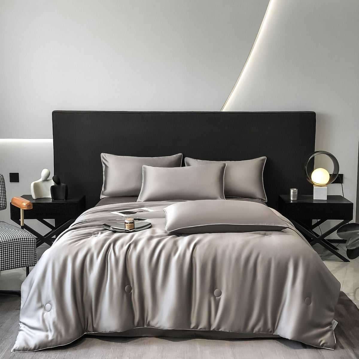 Cubrecama de satén de seda y algodón con borde acolchado y fundas de almohada