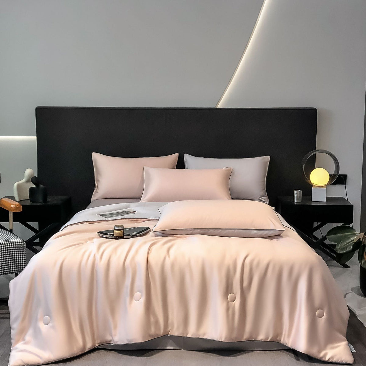 Cubrecama de satén de seda y algodón con borde acolchado y fundas de almohada