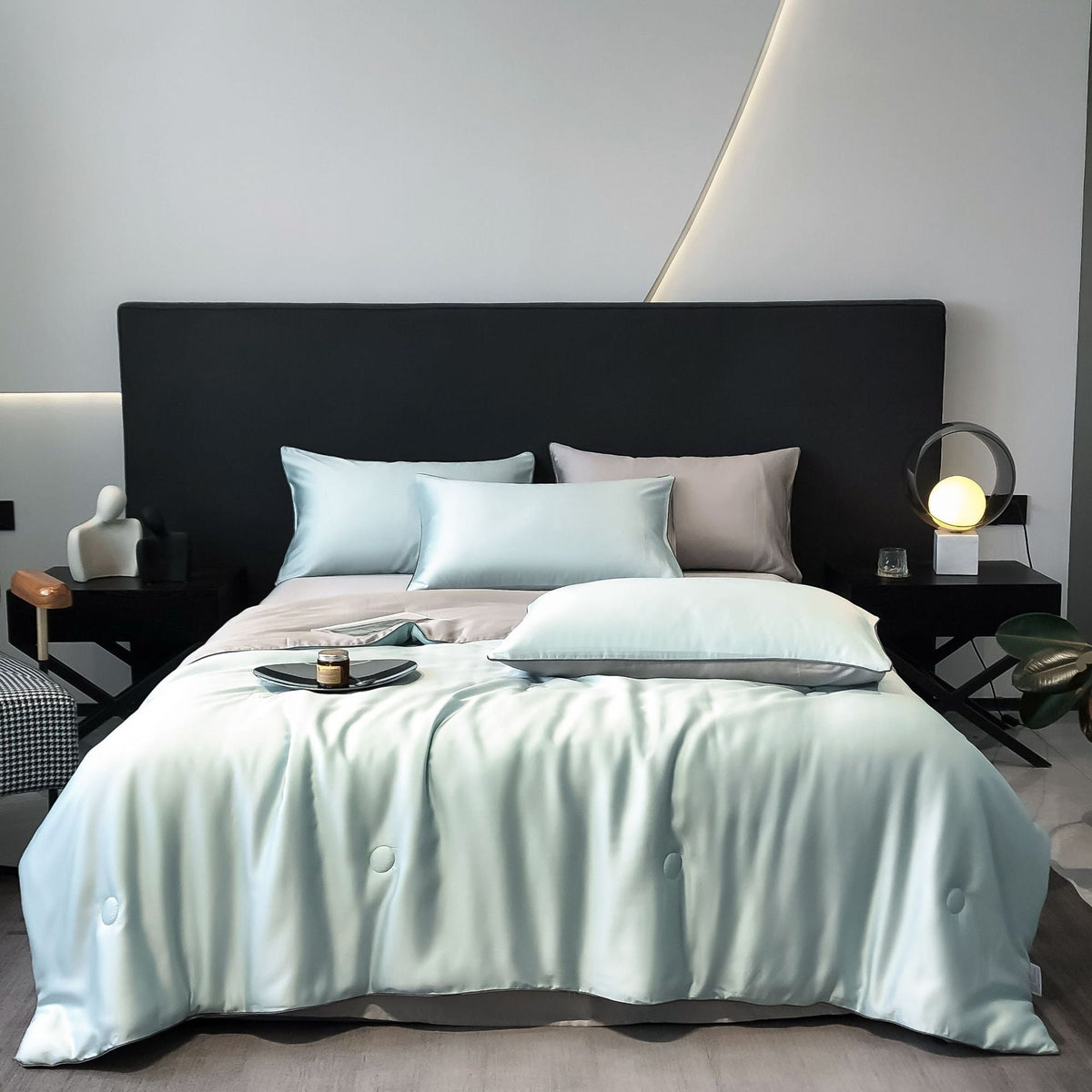 Cubrecama de satén de seda y algodón con borde acolchado y fundas de almohada