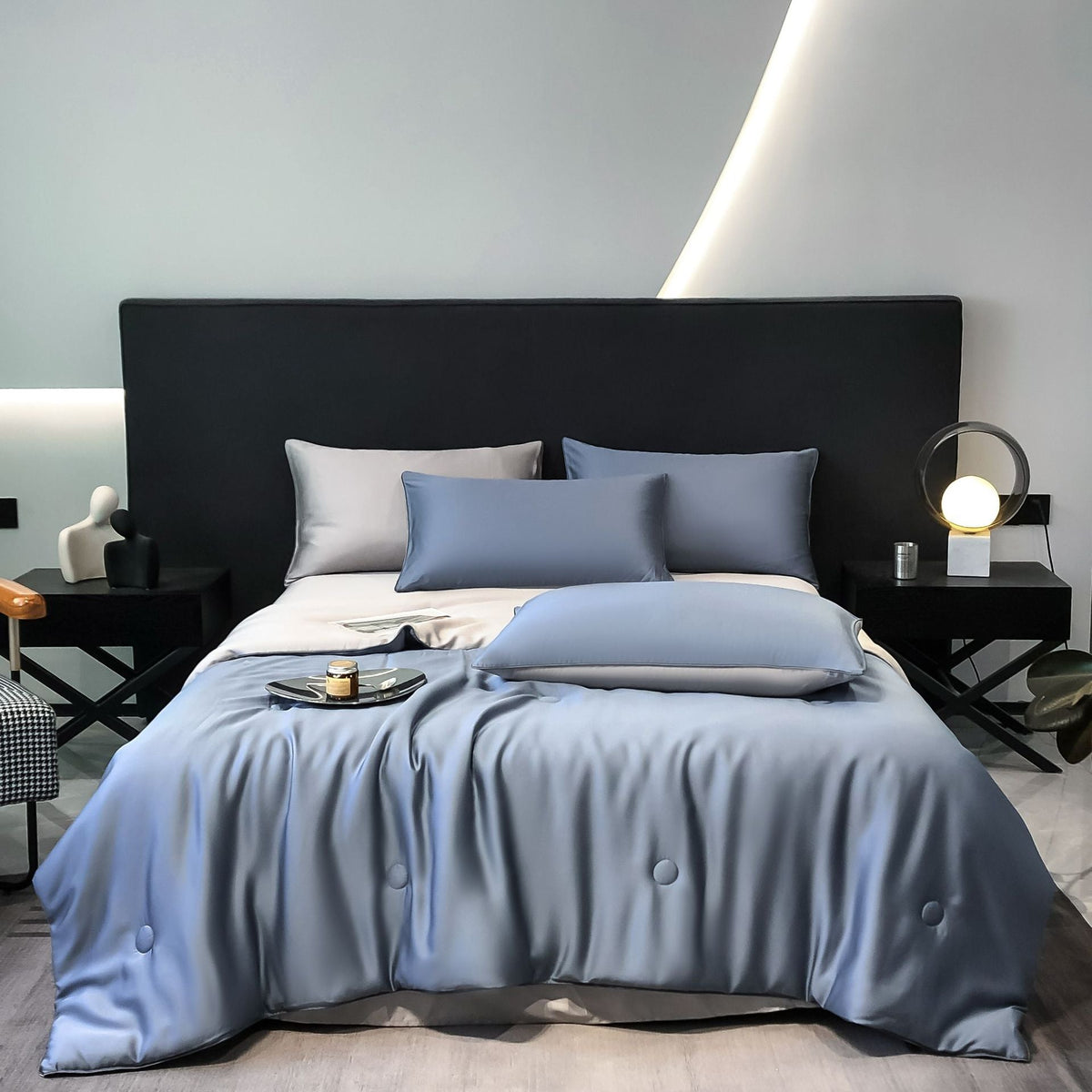 Cubrecama de satén de seda y algodón con borde acolchado y fundas de almohada