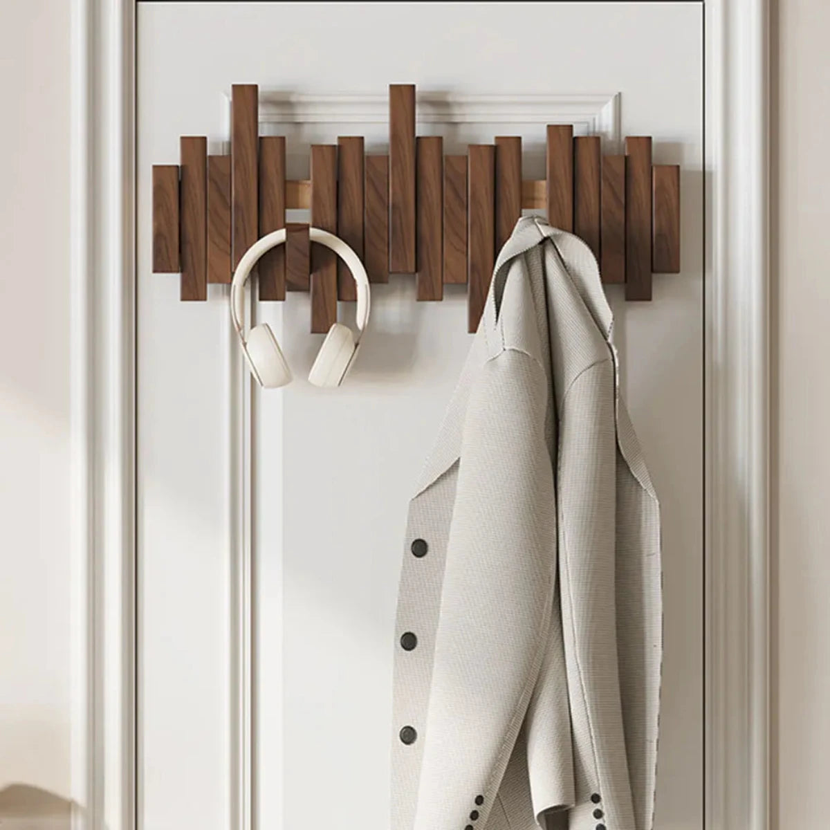 Elegante perchero de madera estilo piano - Nogal y haya