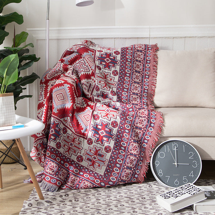 Funda cubre sofá tejida estilo bohemio con flecos