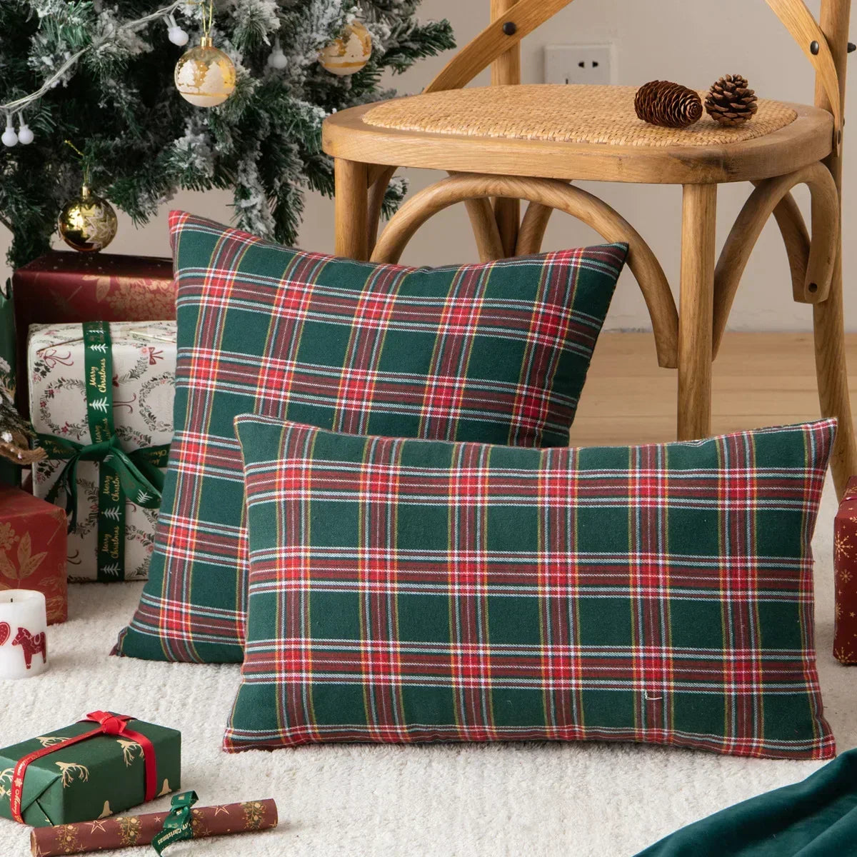 Funda de cojín clásica de cuadros con cálido ambiente navideño