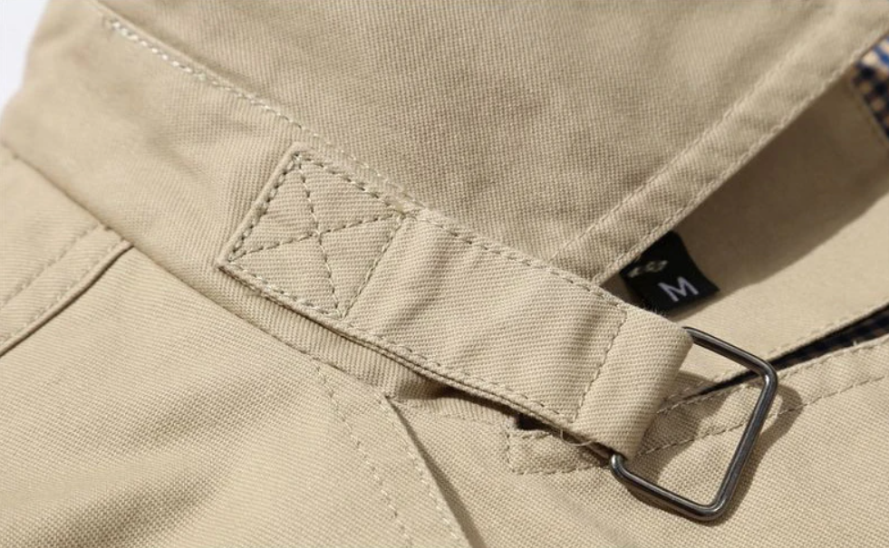 Gabardina con cruce doble y corte estructurado para hombre