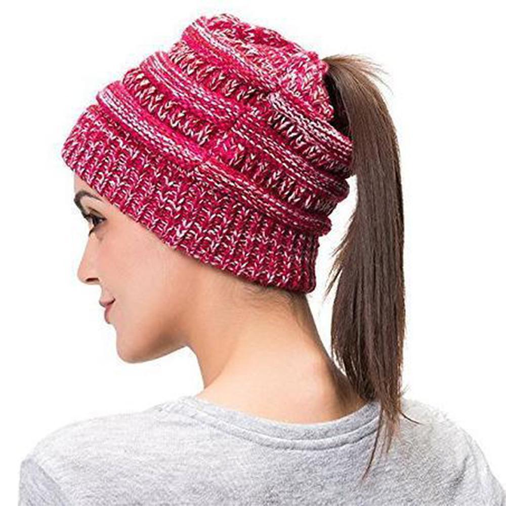 Gorro de punto de invierno para mujer con orificio para coleta – suave y casual