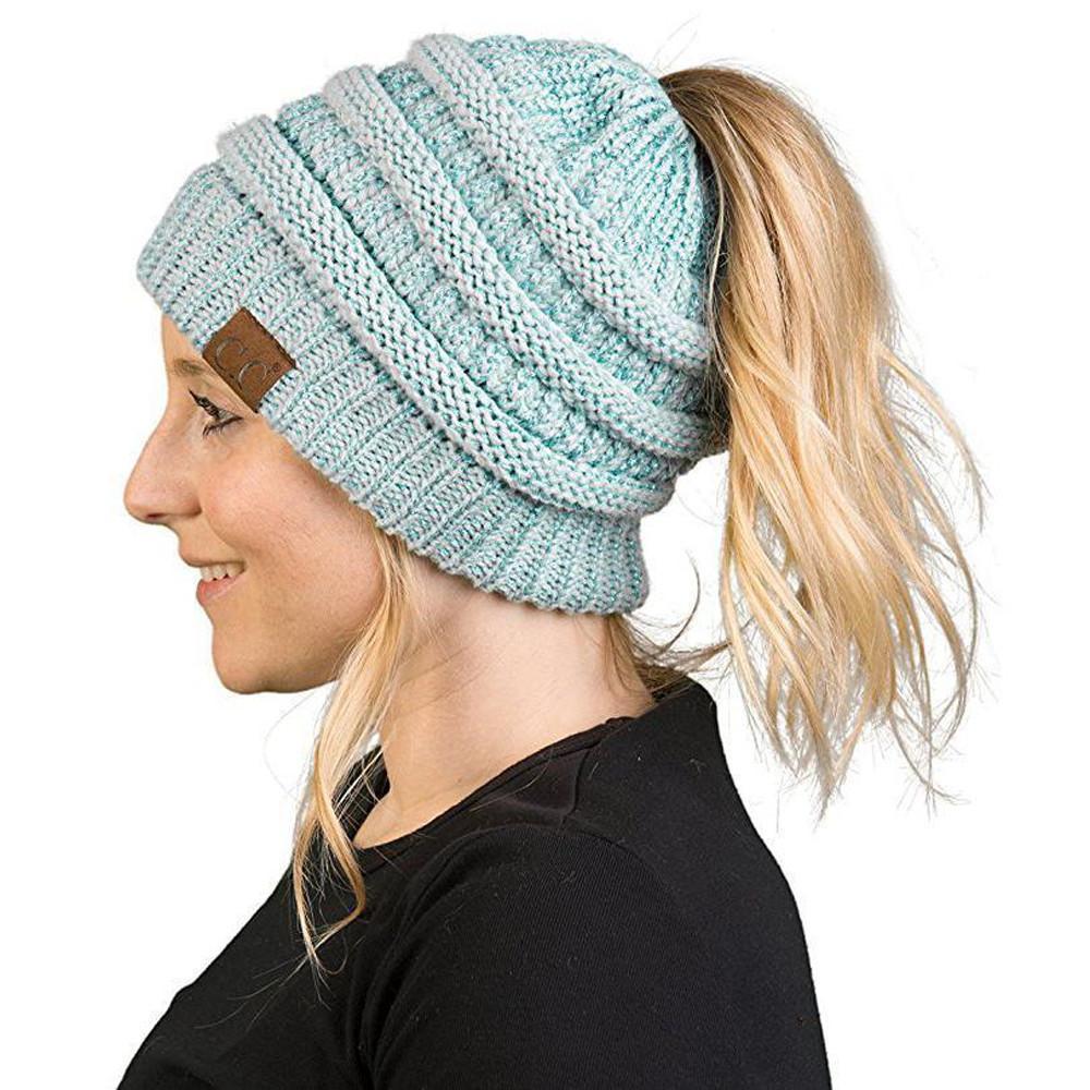 Gorro de punto de invierno para mujer con orificio para coleta – suave y casual