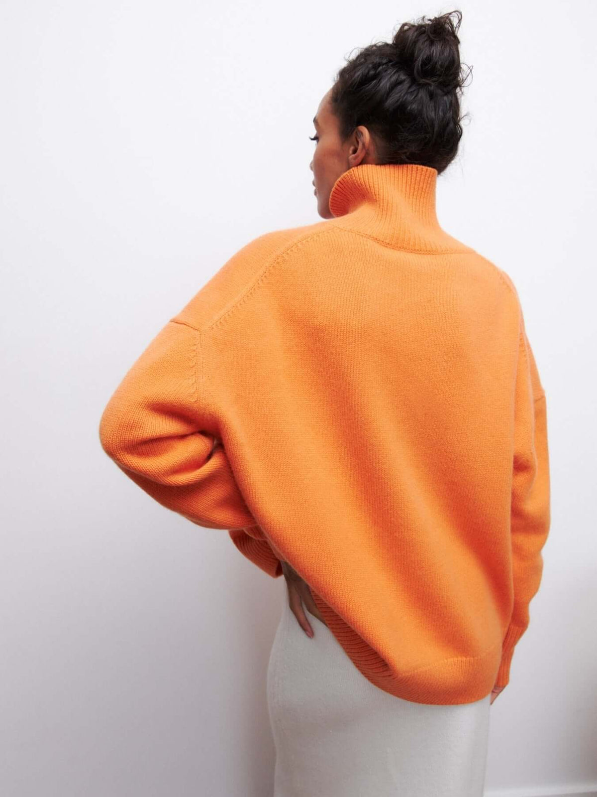 Jersey de punto oversized con cuello alto para mujer