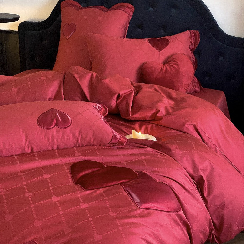 Juego de cama de satén de lujo con jacquard de cuadros y detalles de corazones de terciopelo aplicados