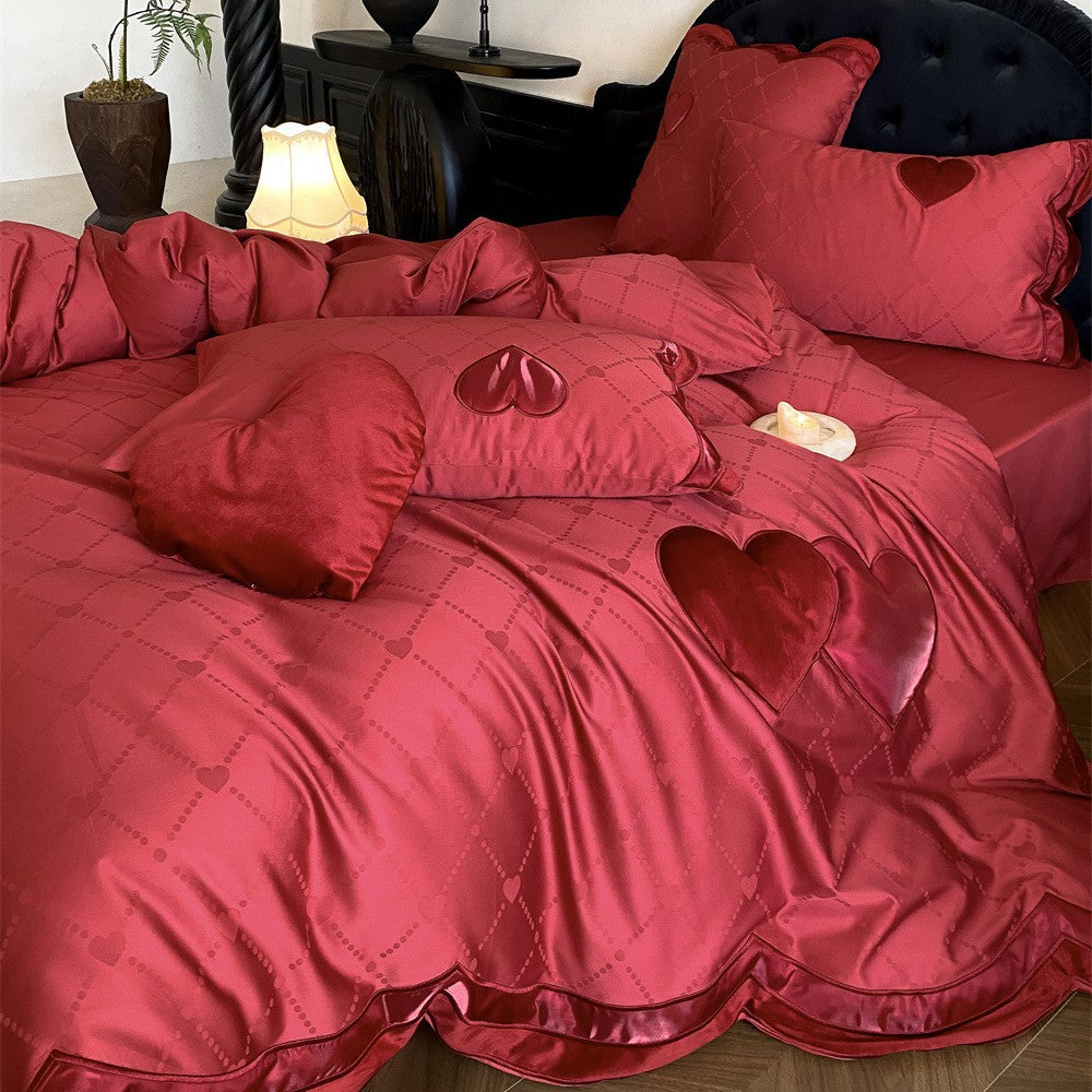 Juego de cama de satén de lujo con jacquard de cuadros y detalles de corazones de terciopelo aplicados