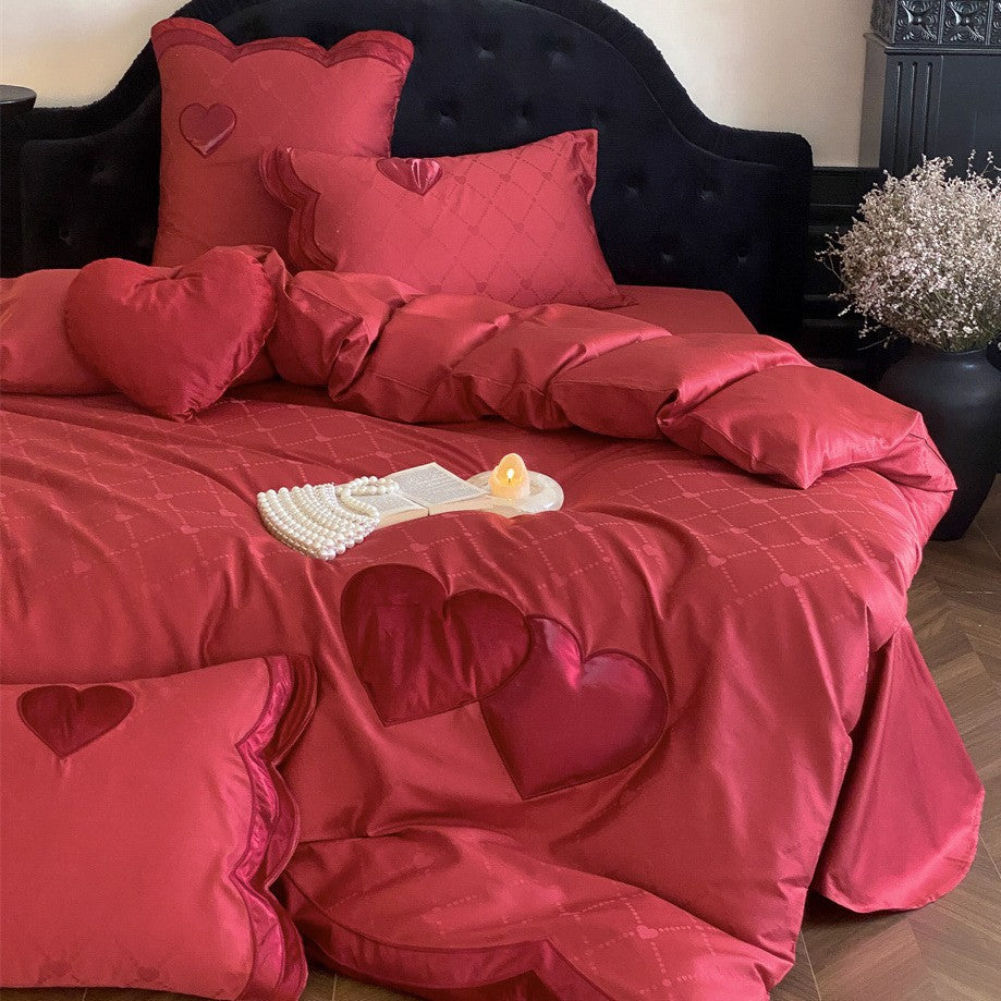 Juego de cama de satén de lujo con jacquard de cuadros y detalles de corazones de terciopelo aplicados