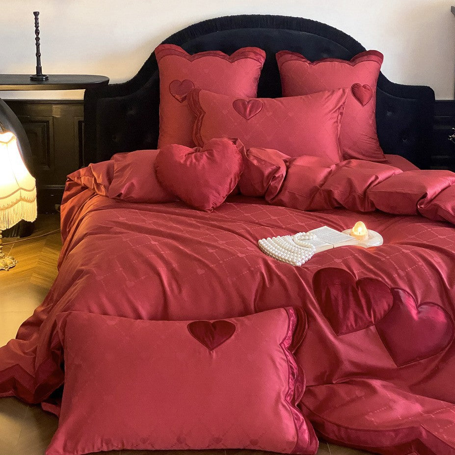 Juego de cama de satén de lujo con jacquard de cuadros y detalles de corazones de terciopelo aplicados