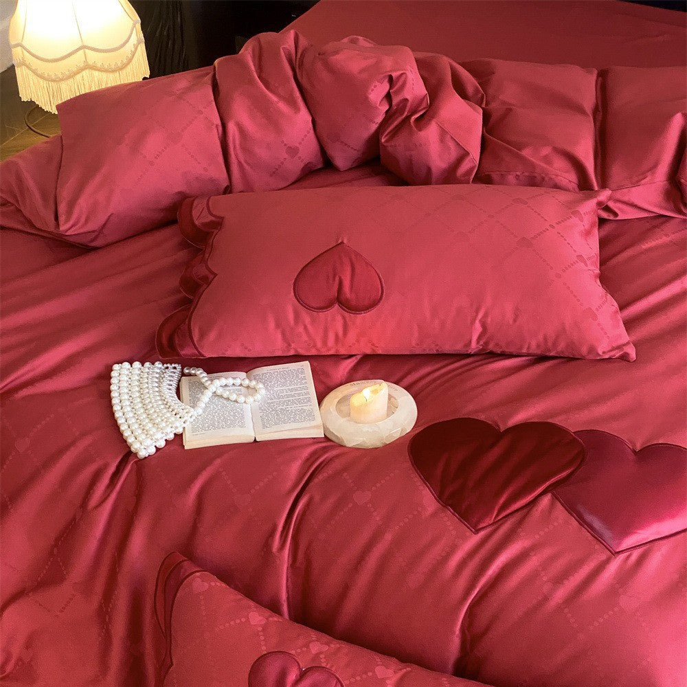 Juego de cama de satén de lujo con jacquard de cuadros y detalles de corazones de terciopelo aplicados