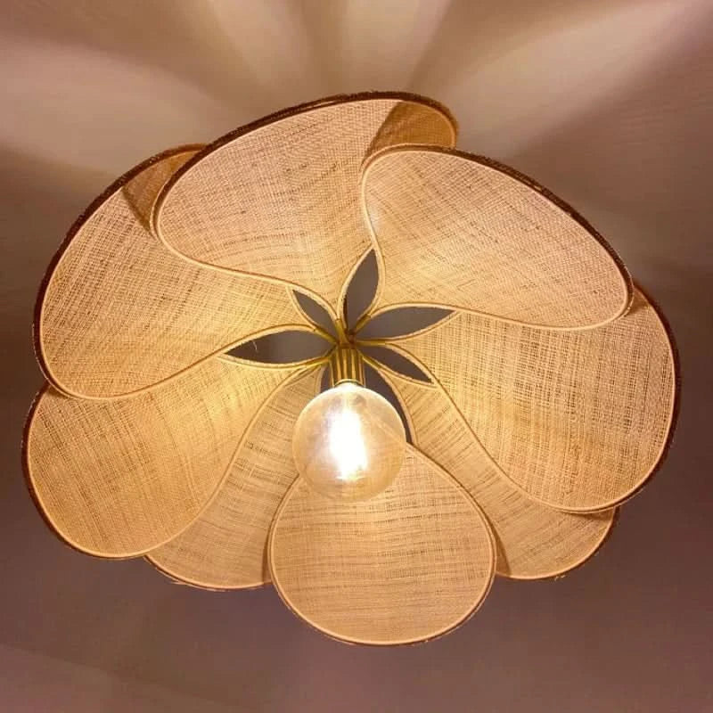 Lámpara colgante floral con pantalla de tela cálida