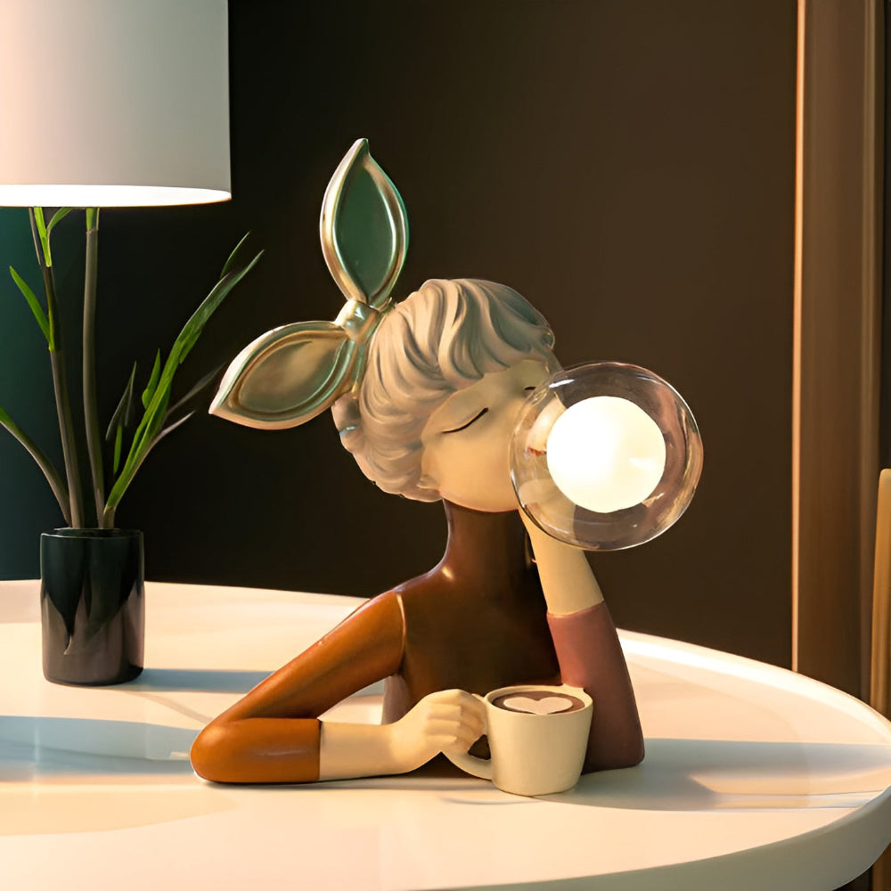 Lámpara de mesa de figura de niña de dibujos animados encantadora