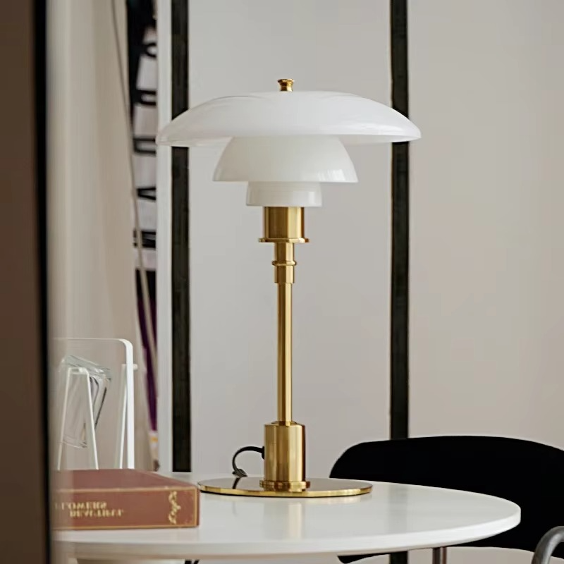 Lámpara de mesa LED de diseño danés