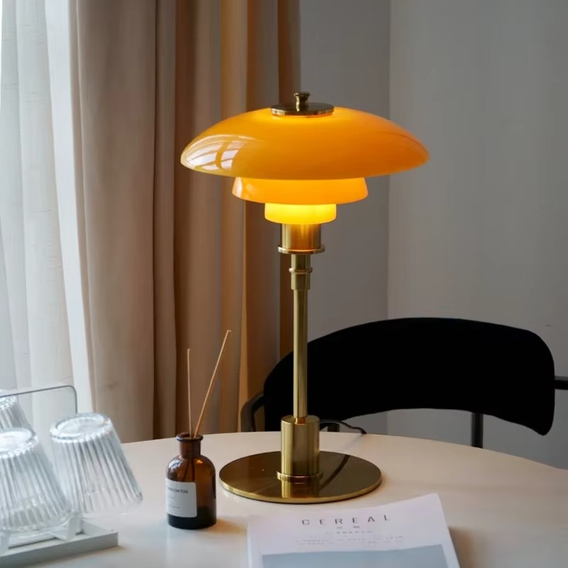 Lámpara de mesa LED de diseño danés