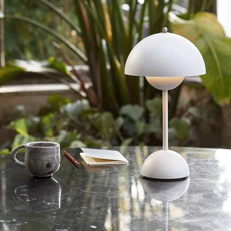 Lámpara de mesa LED retro inalámbrica con diseño de sombrilla
