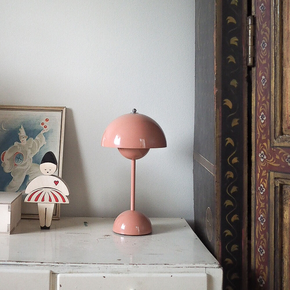 Lámpara de mesa LED retro inalámbrica con diseño de sombrilla