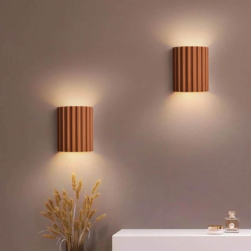 Lámpara de pared moderna con diseño en resina
