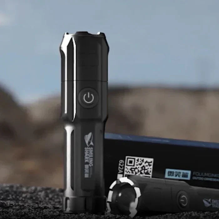 Linterna LED recargable de alto rendimiento – 10.000 lúmenes para camping y emergencias