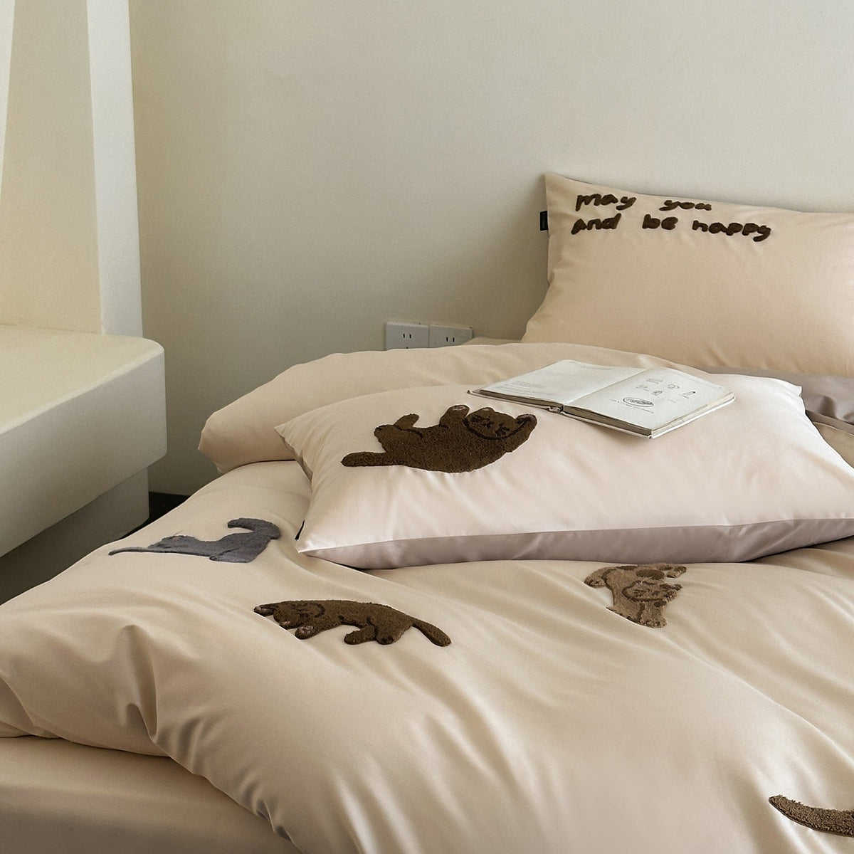 Lujoso juego de ropa de cama de efecto satén con apliques de animales de peluche