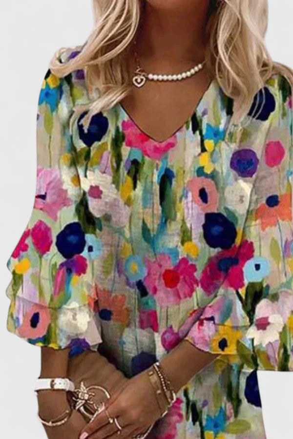 Minivestido con estampado floral y cuello en V – Corte cómodo