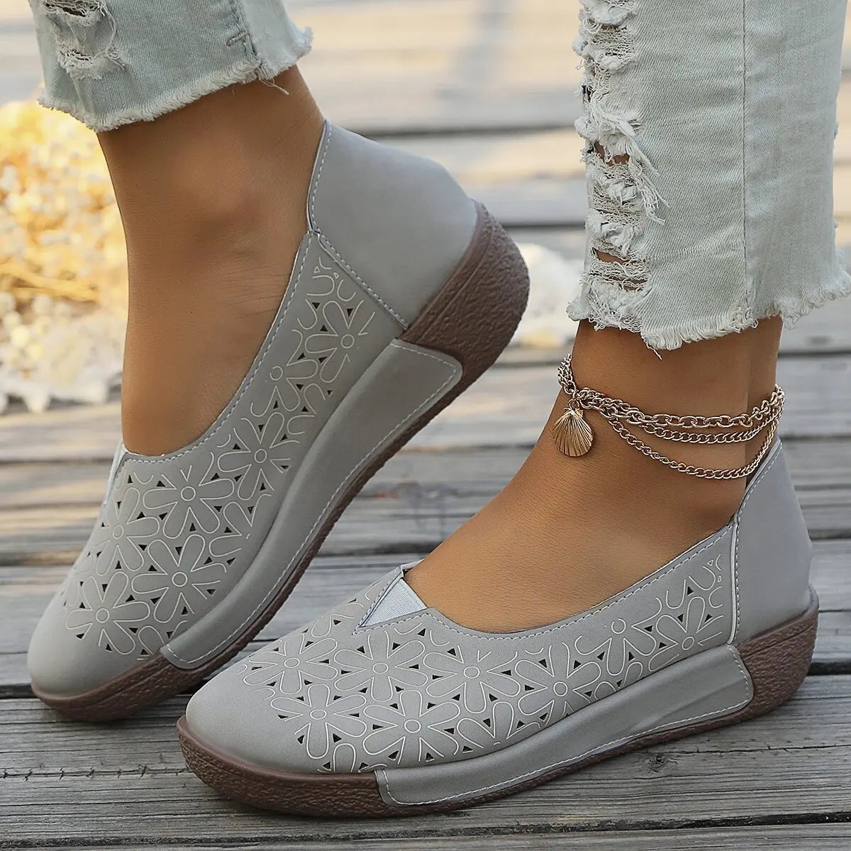 Mocasines ortopédicos para mujer con empeine de cuero y suela de cuña