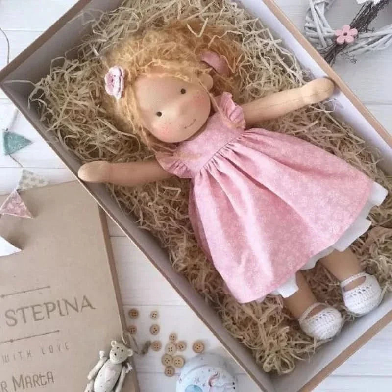 Muñeca de peluche hecha a mano – Juguete Elise de estilo Waldorf