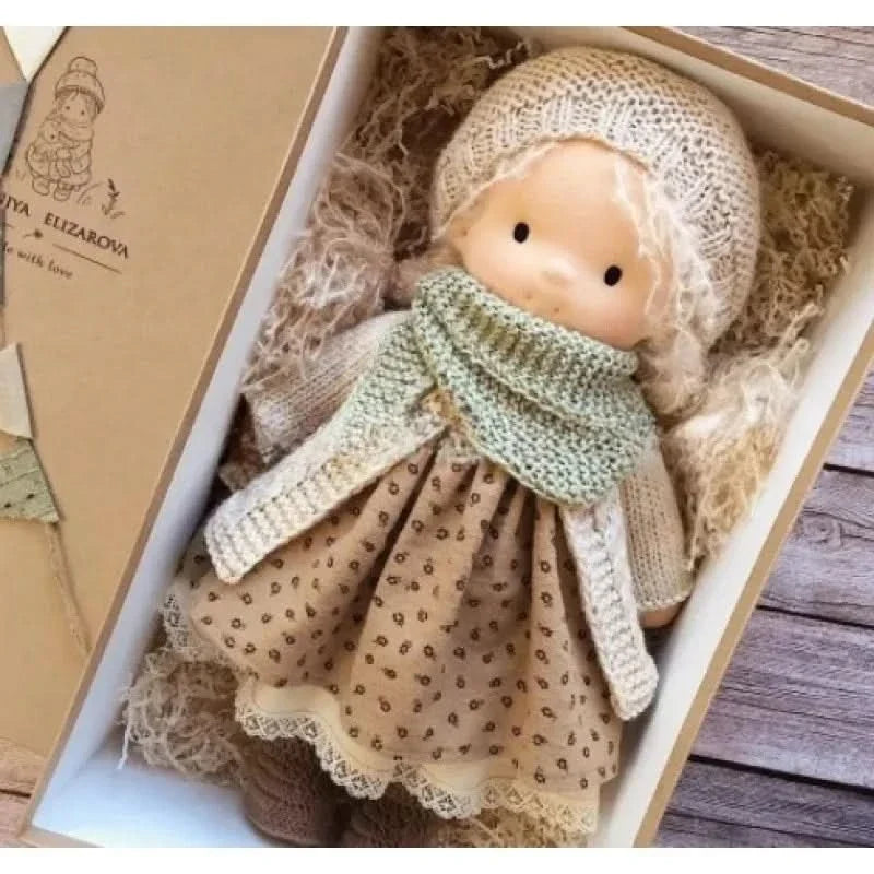 Muñeca de peluche hecha a mano – Juguete Elise de estilo Waldorf