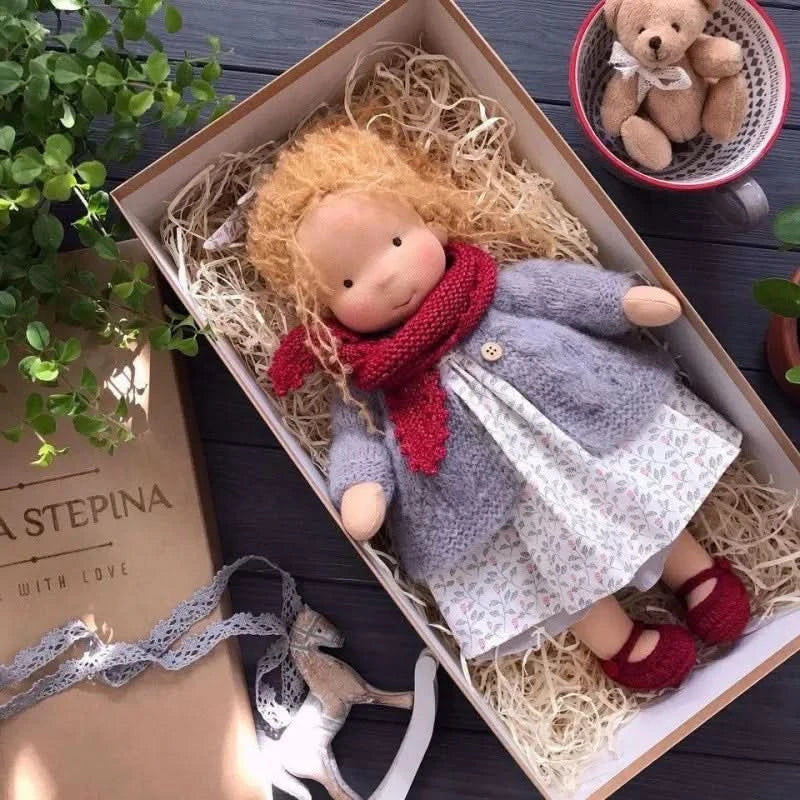 Muñeca de peluche hecha a mano – Juguete Elise de estilo Waldorf