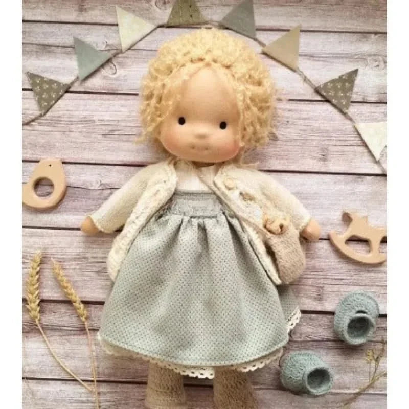 Muñeca de peluche hecha a mano - Juguete Waldorf Emma