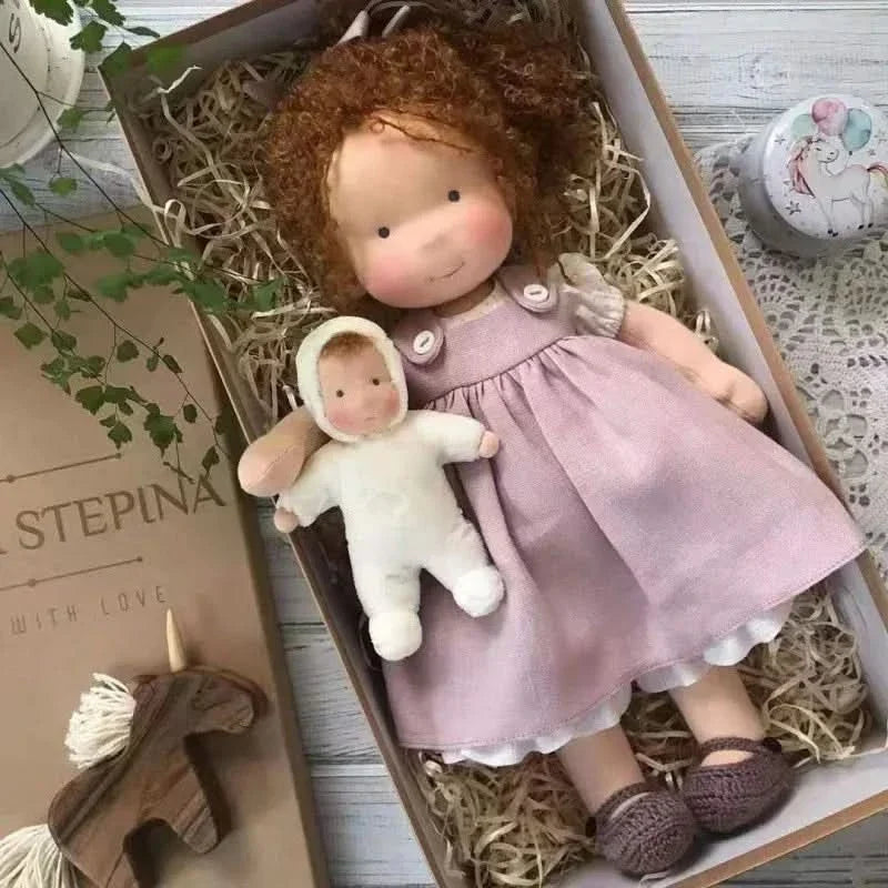 Muñeca de peluche hecha a mano - Juguete Waldorf Emma