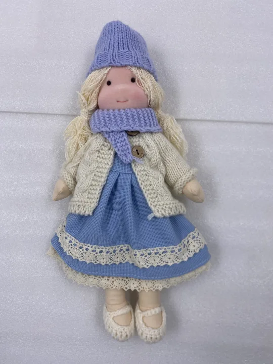 Muñeca Waldorf de lana de oveja: suave, resistente y hecha a mano