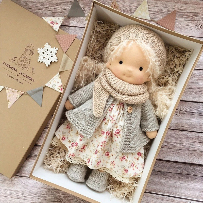 Muñeca Waldorf hecha a mano para niños pequeños - Aspecto natural