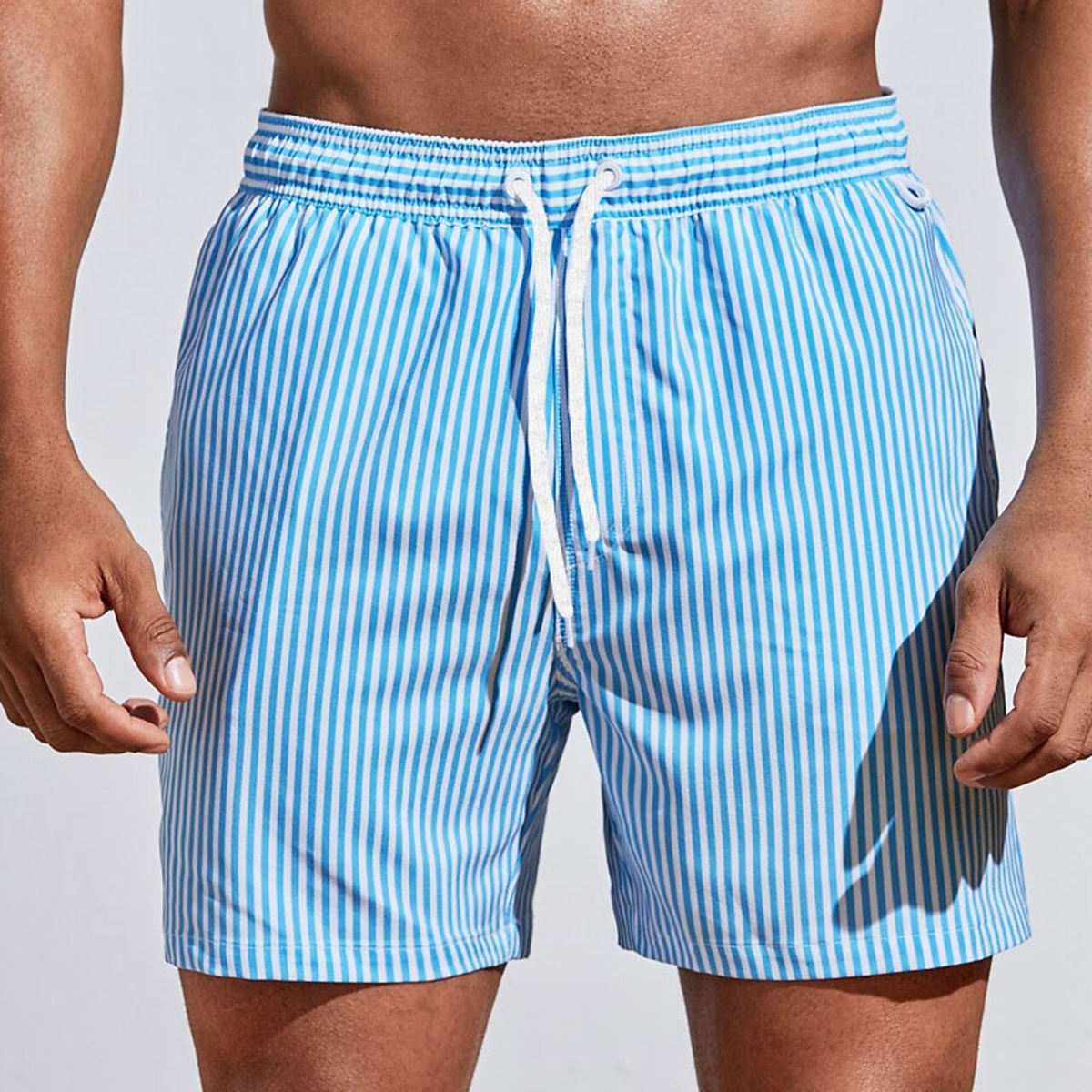 Pantalón corto a rayas con cordón para hombre