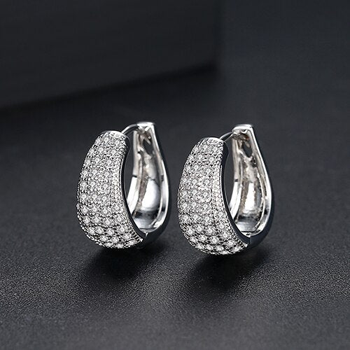 Pendientes de aro brillantes con engaste pavé
